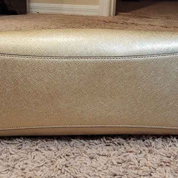 Michael kors handbag. - Picture 4 of 5